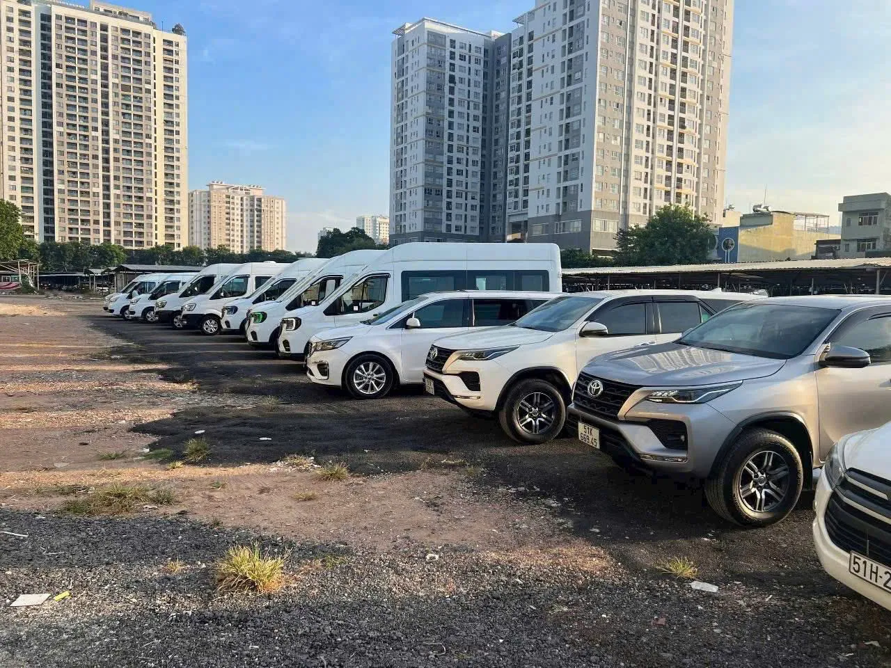 Xe đời mới sạch đẹp phục vụ thuê xe du lịch tại TPHCM